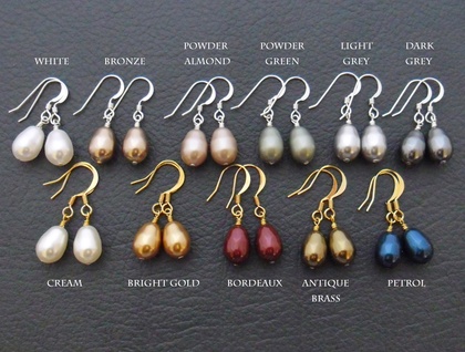 Simple Pearl earrings in gold: your choice of drop-shaped Swarovski pearls with gold plated hooks